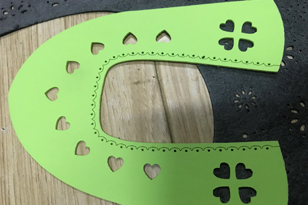 鞋面鞋材下料裁剪設(shè)備—鞋面激光切割機