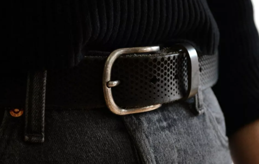 激光打標腰帶，秋冬也能擁有玲瓏曲線