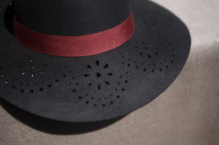 激光鏤空毛氈帽，這個(gè)冬天保你“帽”美如花