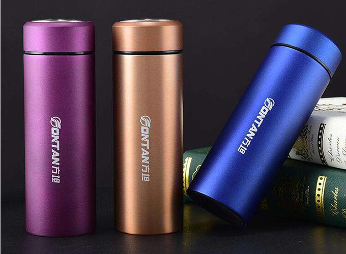 保溫杯里的溫暖：激光打標不銹鋼保溫杯