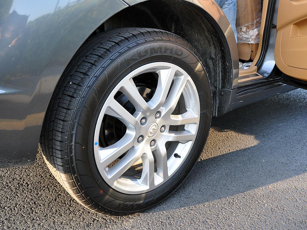 輪胎激光打標機，實現(xiàn)輪胎刻字印花產(chǎn)線化