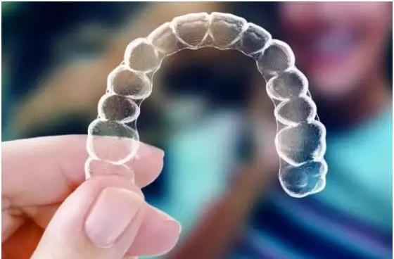 激光在醫療行業應用之激光切割打標隱形牙套