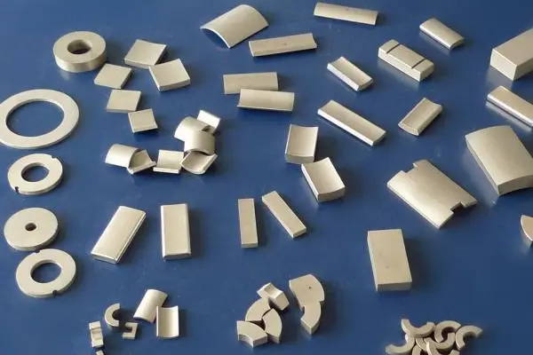 PTC陶瓷發(fā)熱片電子陶瓷切割設(shè)備——陶瓷激光切割機